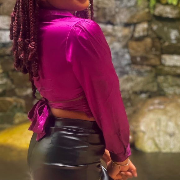 WOMENS FUCHSIA LONG SLEEVE BLOUSE W/ BACK TIE LIKE NEW SIZE SMALL - Picture 2 of 9